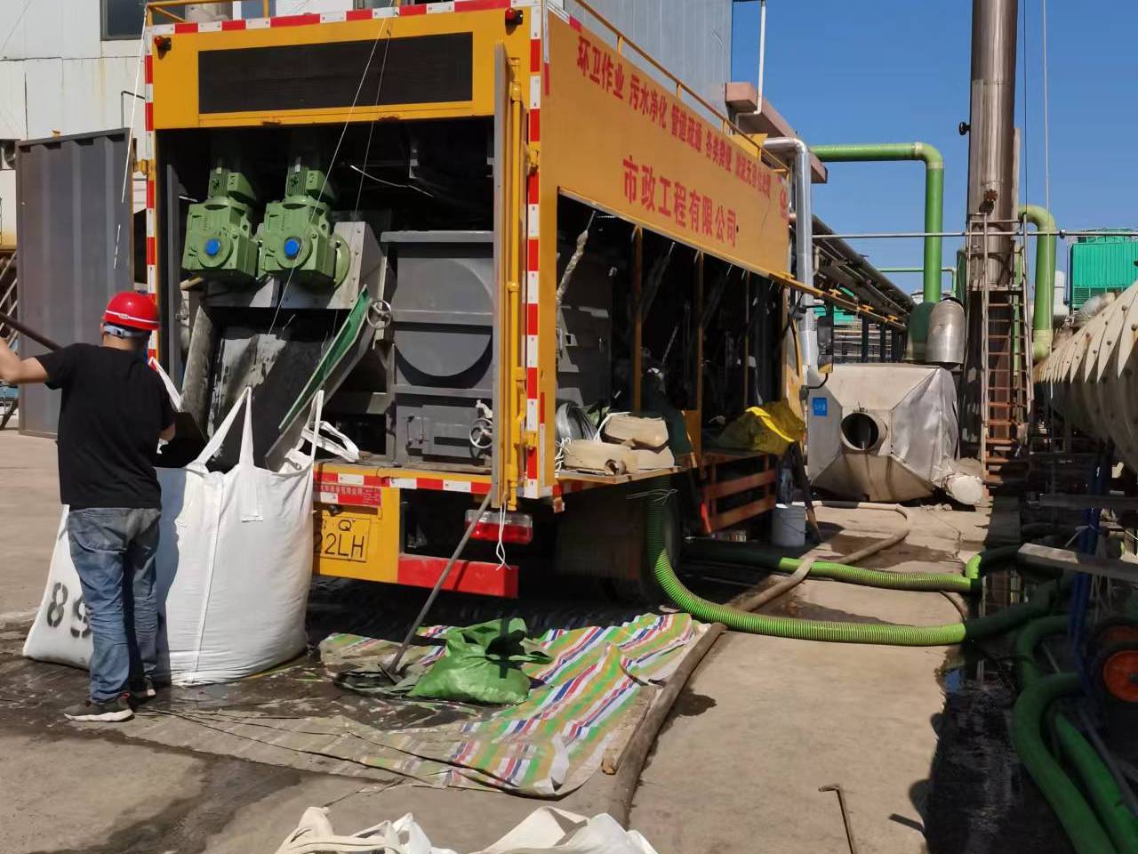 下城淤泥压干处理